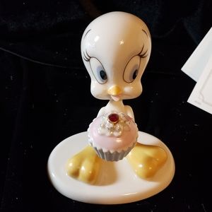 A PRESENT from TWEETY